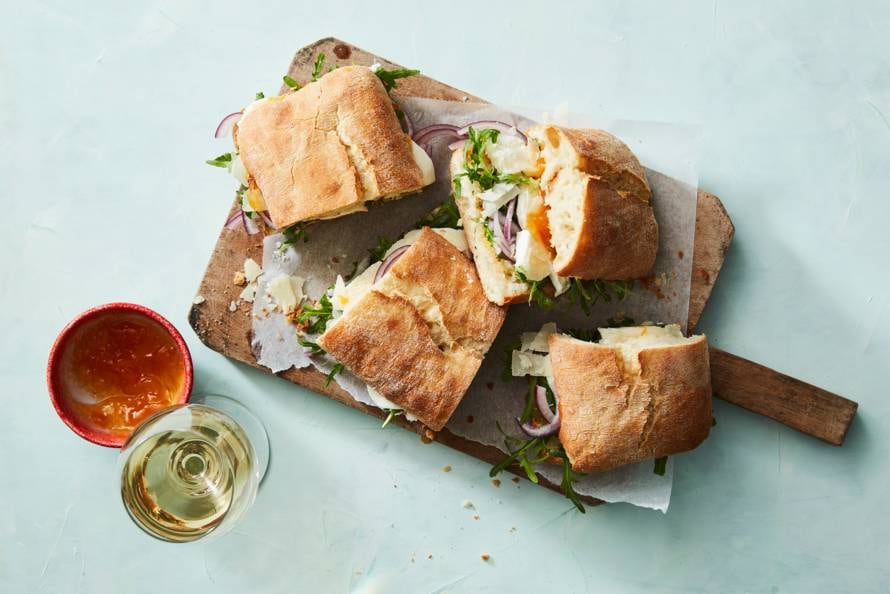 Ciabatta met Grana Padano en abrikozenspread