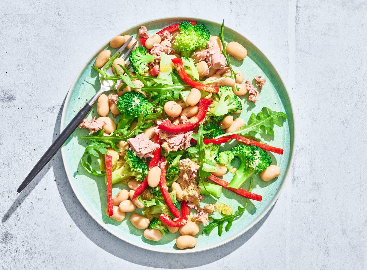 Maaltijdsalade van limabonen, tonijn en paprika