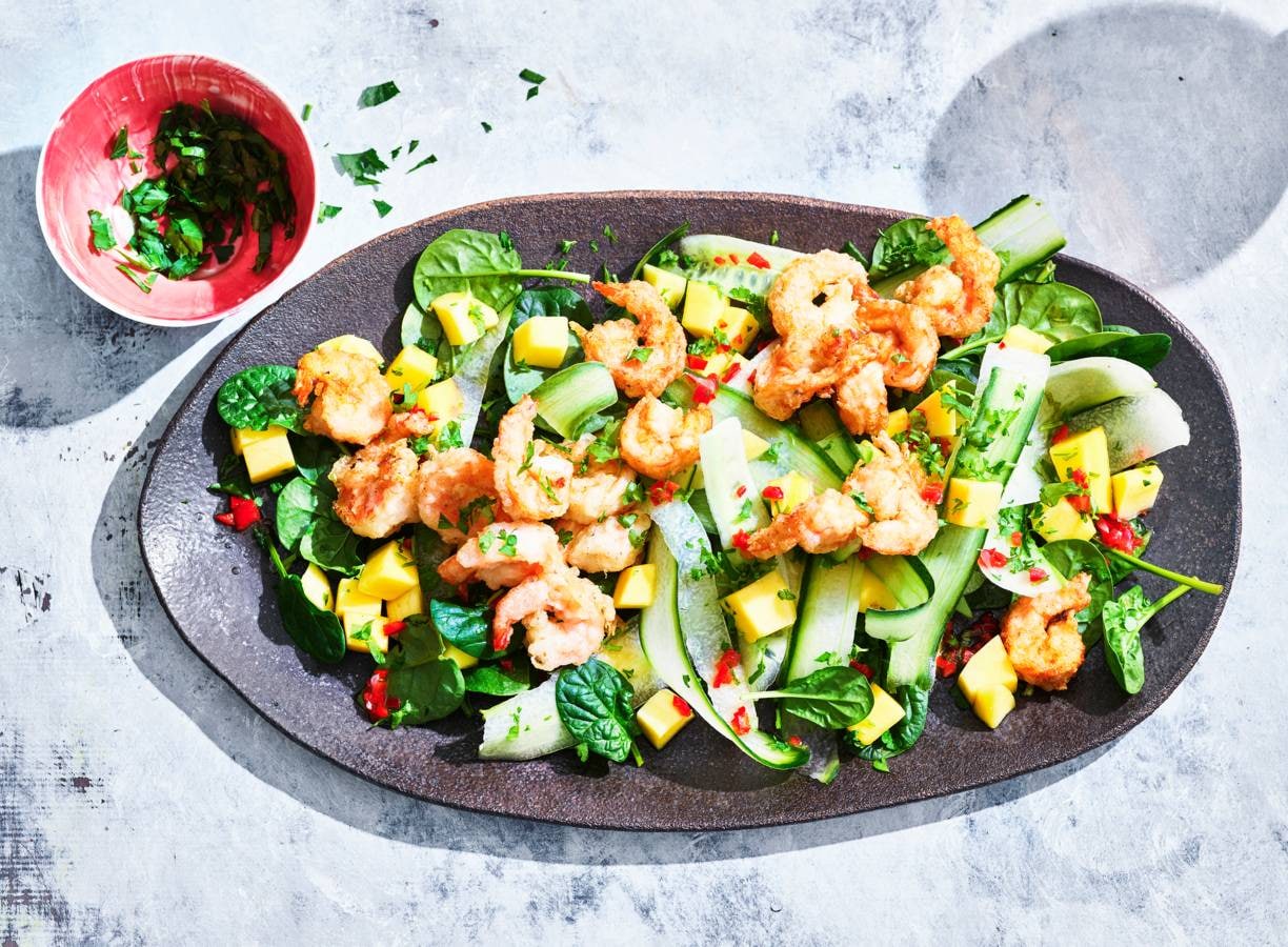 Mangosalade met garnalentempura