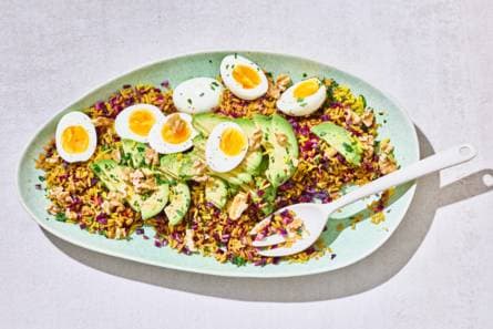Meergranenrijstsalade met avocado & ei