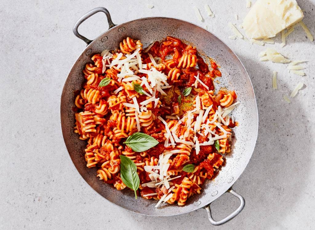 Rundvlees in rode wijn met pasta recept - Allerhande | Albert Heijn België