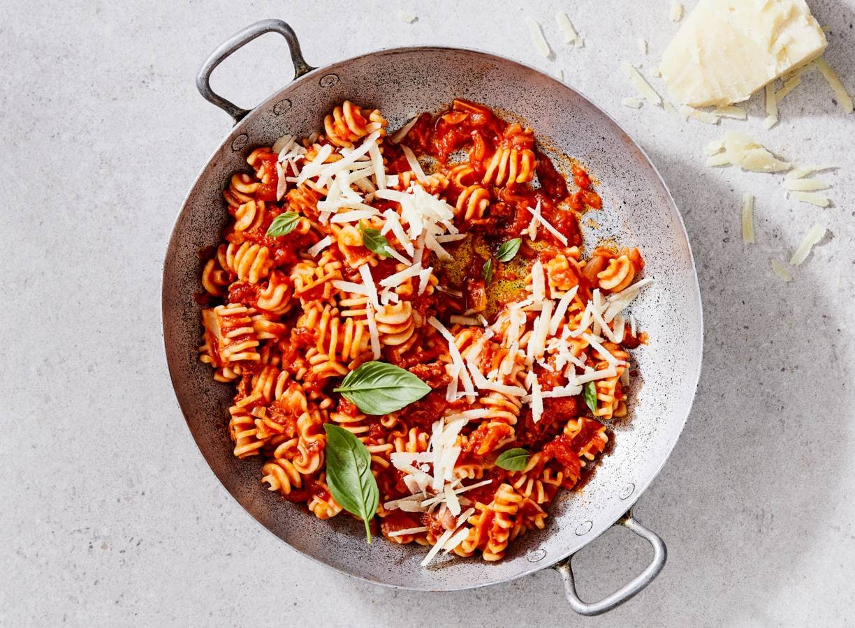 Pasta all’amatriciana (pittige tomatensaus met Pecorino)
