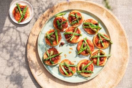 Pizzette met kapperappeltjes & aspergetips