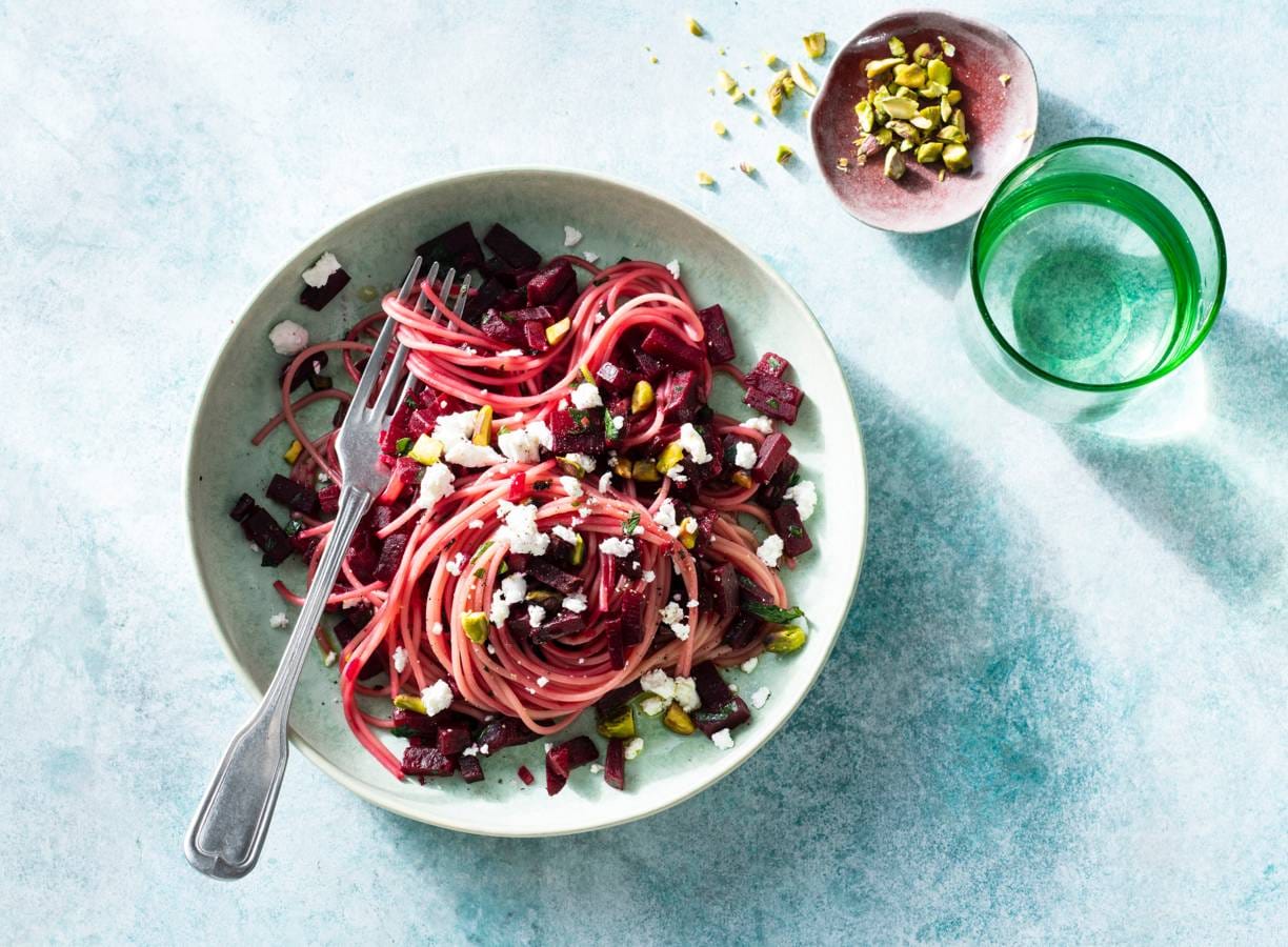 Spaghetti Met Rode Biet Geitenkaas Pistache Recept Allerhande