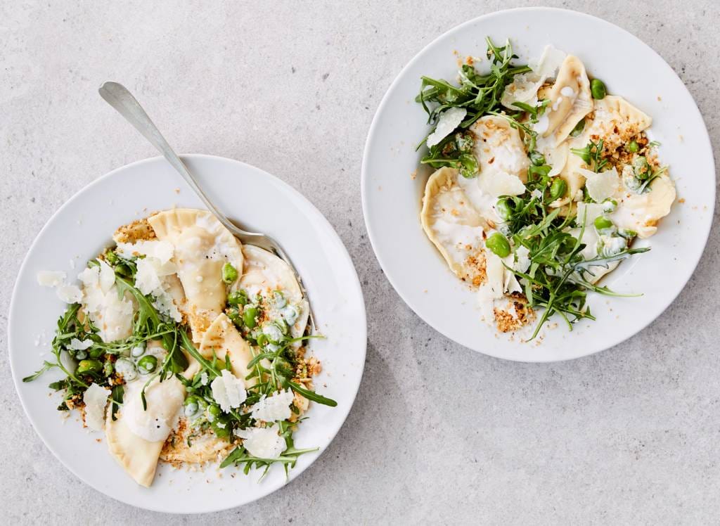 Zelfgemaakte ravioli met artisjok en pangrattato