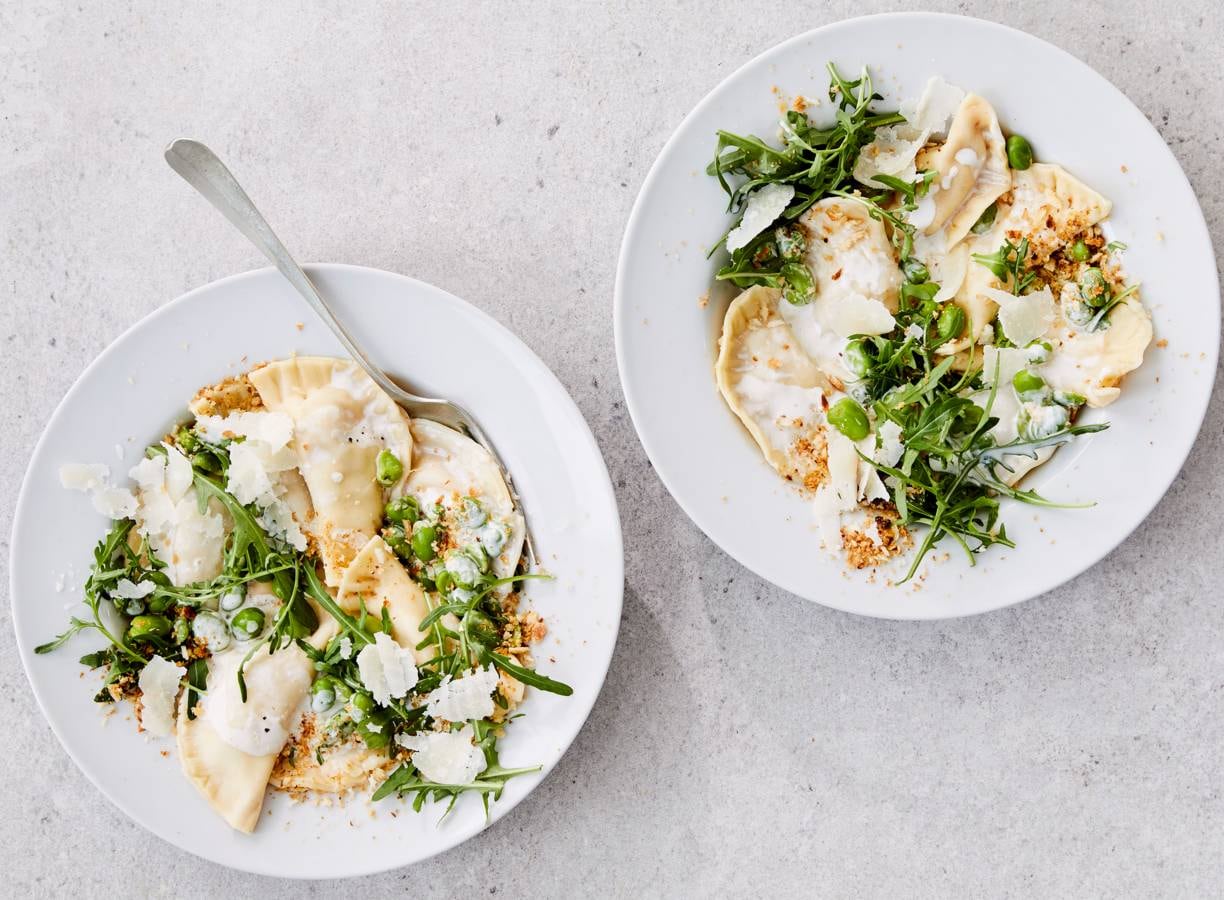 Zelfgemaakte ravioli met artisjok en pangrattato
