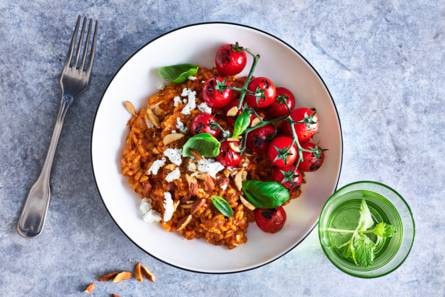 Tomatenrisotto met gegrilde tomaatjes, amandelen & basilicum