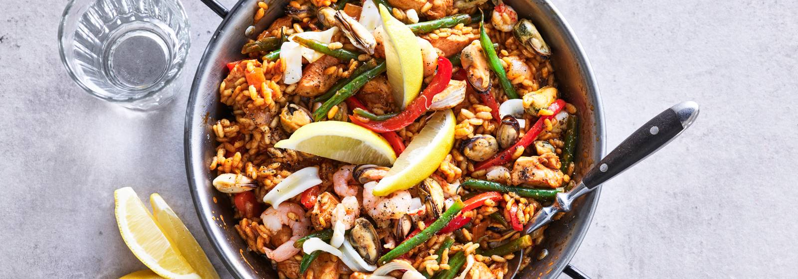 Zeevruchten paella met kip & sperziebonen recept Allerhande Albert