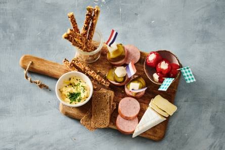 Borrelplank met Gelderse kookworst