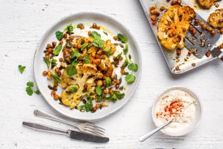 Geroosterde bloemkool met tahinyoghurt van Donal Skehan