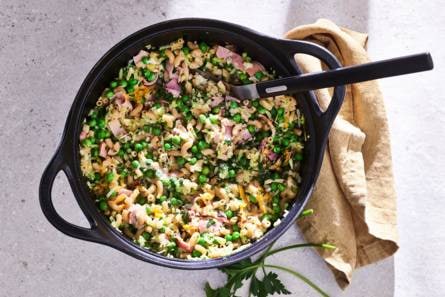 Mac & cheese met ham en broccolirijst