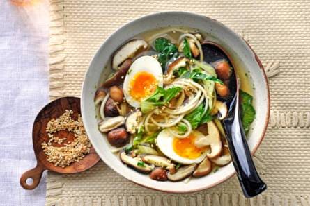 Noedelsoep met shiitake en paksoi