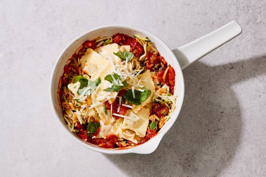 Verse ravioli bolognese met tomatensaus