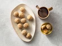 Worteltaart wordt tussendoortje: deze balletjes worden ook wel bliss balls genoemd.