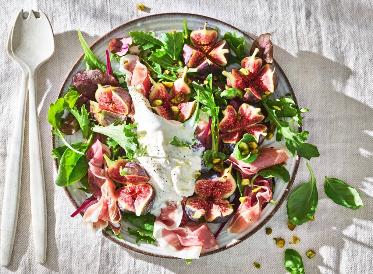 Vijgen-burratasalade met parmaham & basilicum