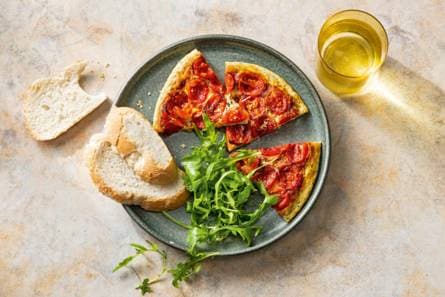 Italiaanse ricotta-omelet met gebakken tomaatjes