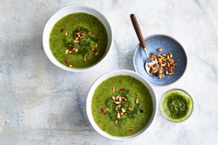 Courgettesoep met pesto