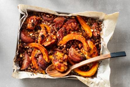 Geroosterde pompoen met kipdijfilet en bonen