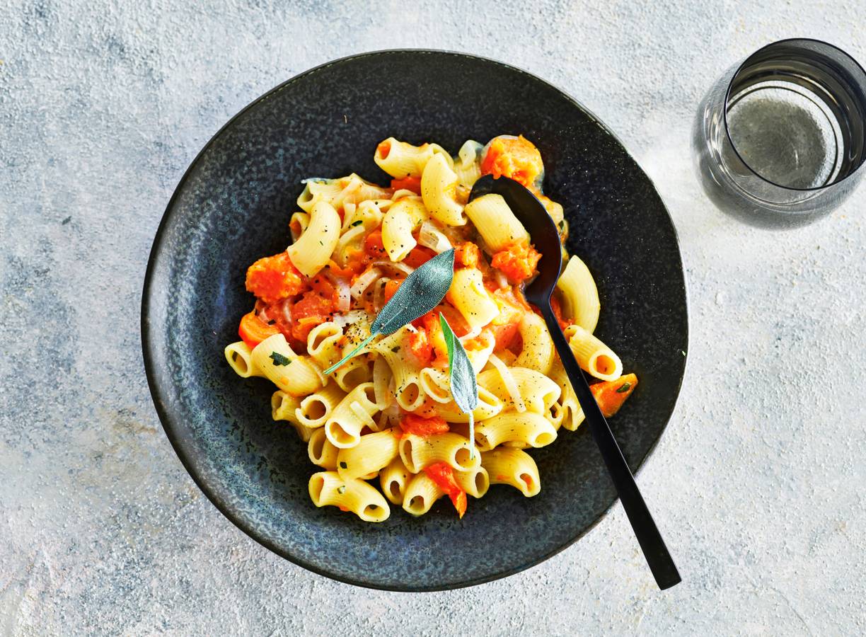 Eenpanspasta met herfstgroenten