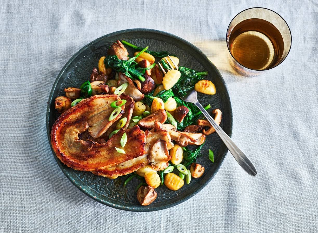 Roerbak met gnocchi & speklapjes met soja