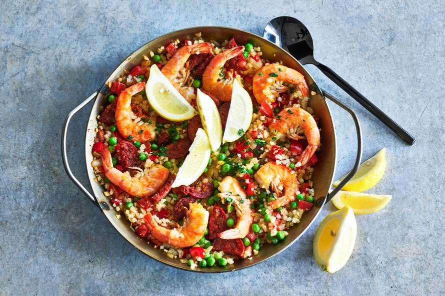 Paella met bloemkoolrijst