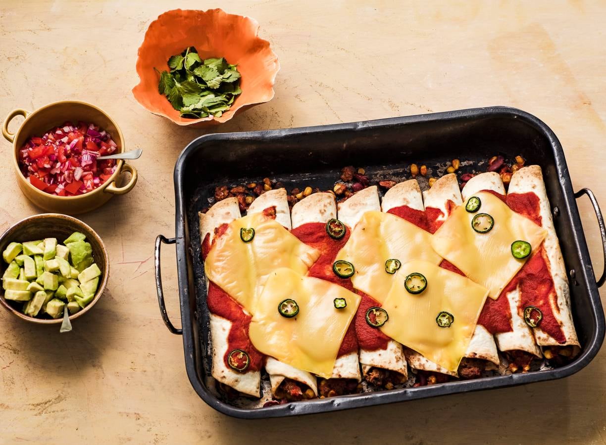 Vegan enchiladas met pulled oats