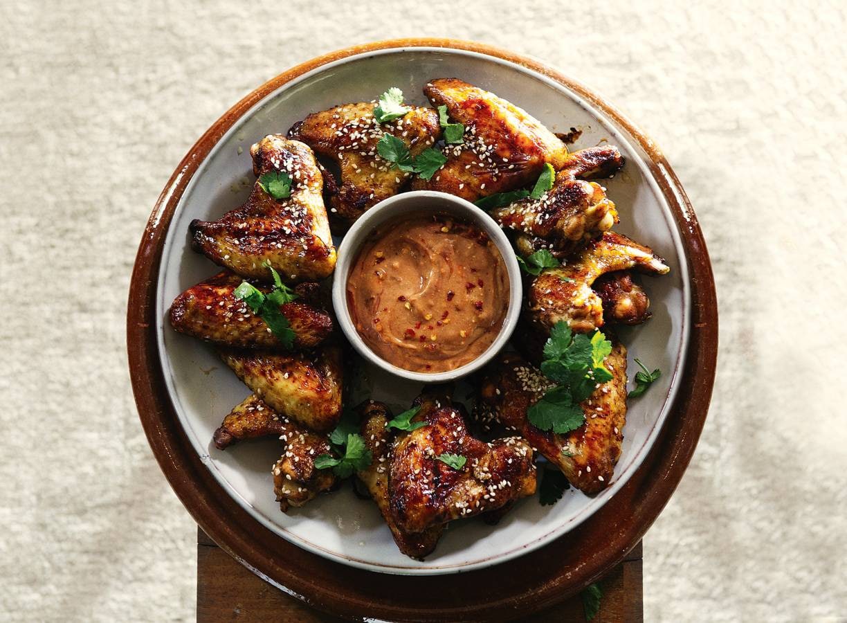 Hoisin-kippenvleugels met sesamzaad