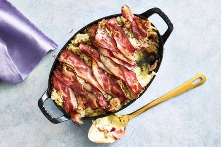 Zuurkoolschotel met ham en spek