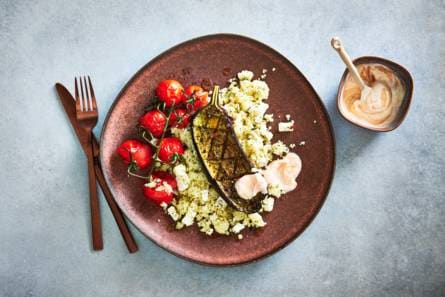 Geroosterde mediterrane aubergine met feta & couscous