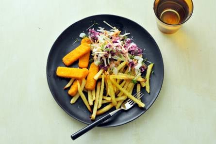 Vegan Fish Free sticks met ovenfriet & coleslaw