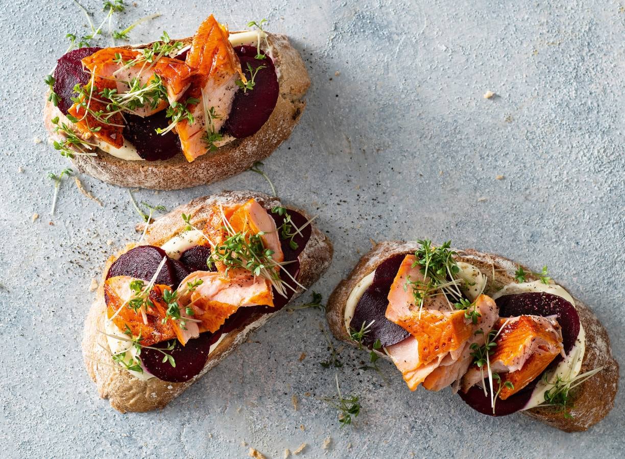 Roggebrood met zalm & venkelmayonaise