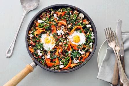 Boerenkoolshakshuka met venkelzaad & feta