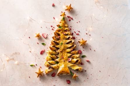 Chocokerstboom met hazelnoot en aardbeien
