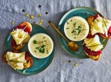 More cheese please! Combineer Zwiterse kaas met aardappels voor dit heerlijke voorgerecht.