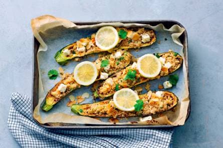 Gevulde courgettes met couscous & amandelen