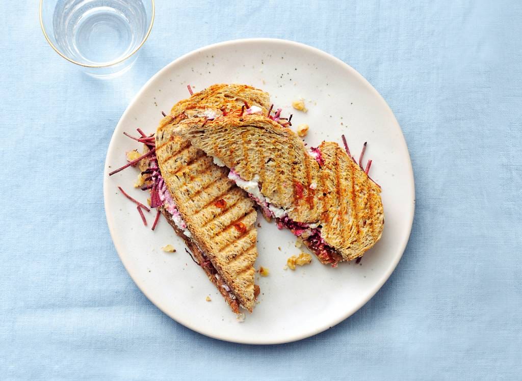 Hoe lang doe je een tosti in het ijzer?