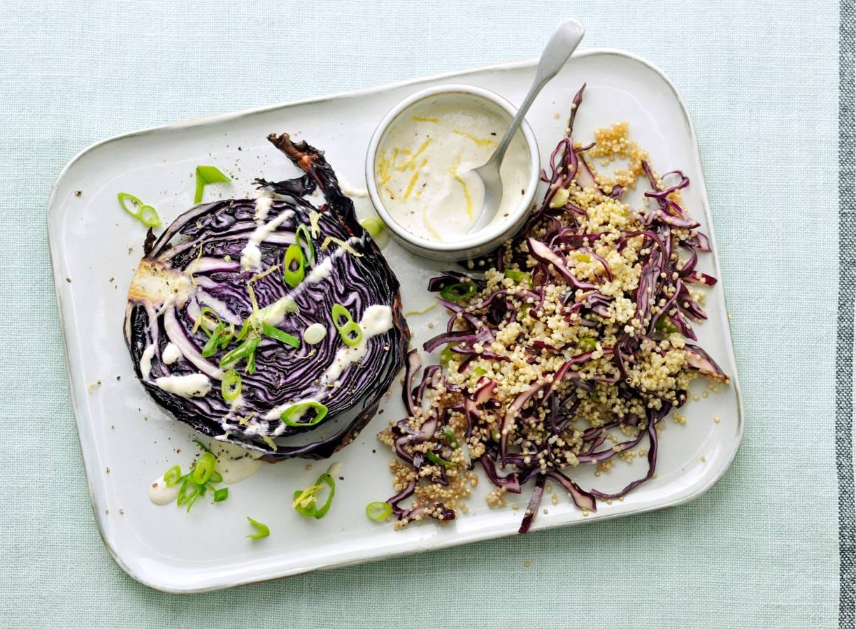 Quinoasalade met gegrilde rodekool