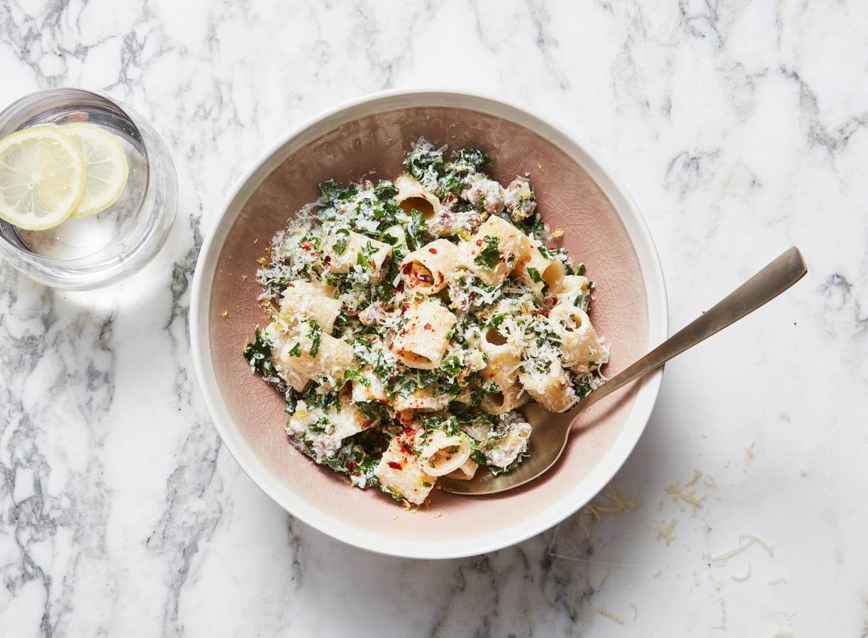 Mezzi rigatoni met boerenkool, ricotta en runderworstjes