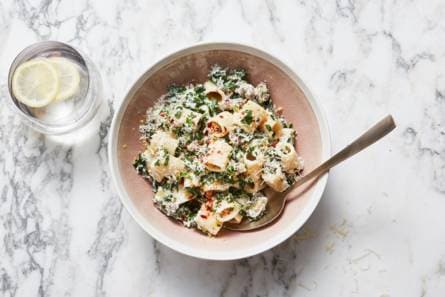Mezzi rigatoni met boerenkool, ricotta en runderworstjes