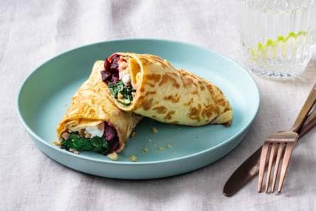 Gezonde eiwraps met spinazie, biet en geitenkaas