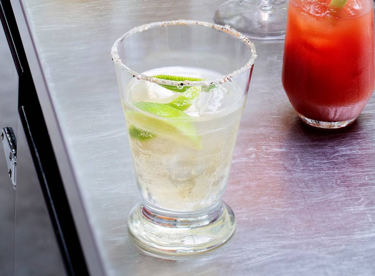 Kombucha mocktail met koriandersuiker en limoen