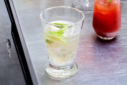 Kombucha mocktail met koriandersuiker en limoen