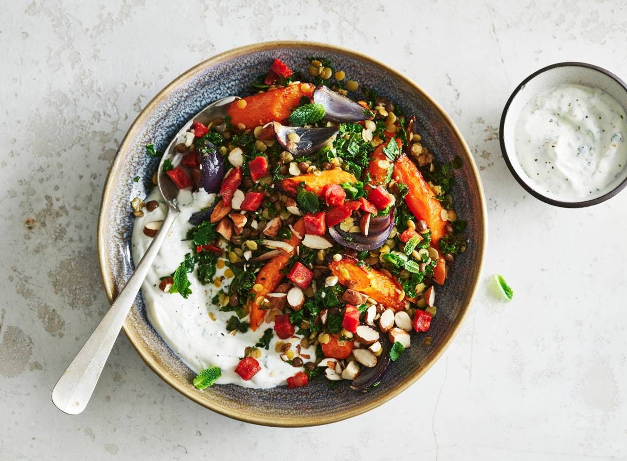 Linzensalade met geroosterde peen, chorizo & boerenkool