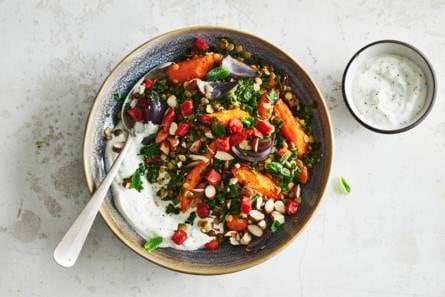 Linzensalade met geroosterde peen, chorizo & boerenkool