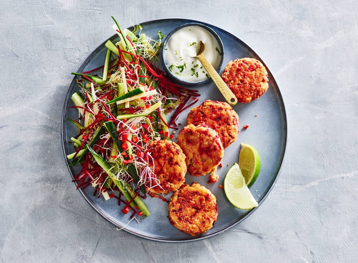 Kimchi-kikkererwtenkoekjesmet courgettesalade