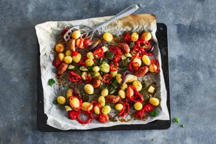 Traybake met kriel, paprika & Catalaanse worstjes
