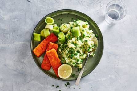 Vega vissticks met aardappel-erwtenpuree & gestoofde prei
