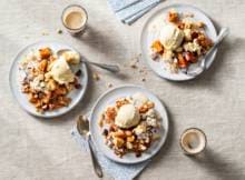 Het perfecte dessert of gebak: appel crumble met ijs! 20 minuten bereidingstijd, de oven doet de rest. 