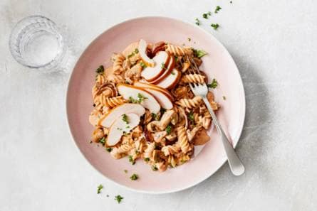 Pasta-stroganoff met champignons & gerookte kip