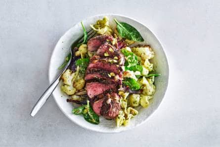Gevulde pasta met biefstuk & geroosterde bloemkool
